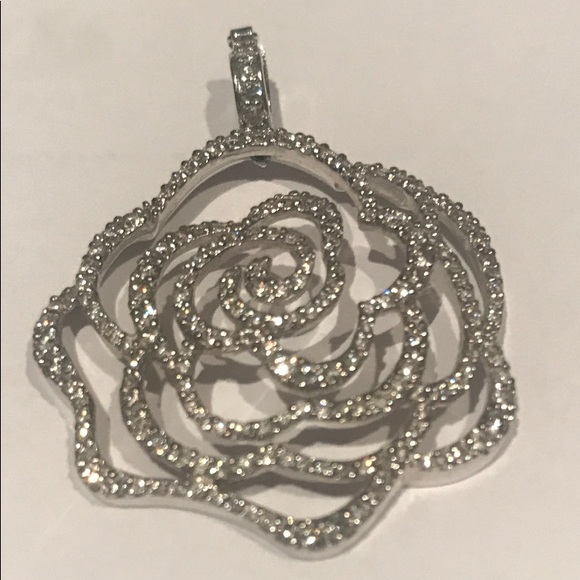 Jewelry - GENUINE DIAMOND FLOWER PENDANT